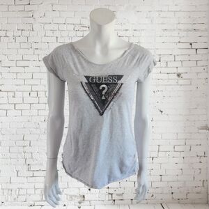 Guess heather gray scoop neck t-shirt, size M